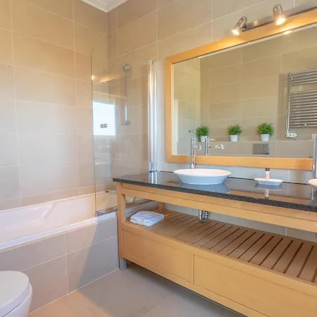 Del Rey Vii ヴィラ *